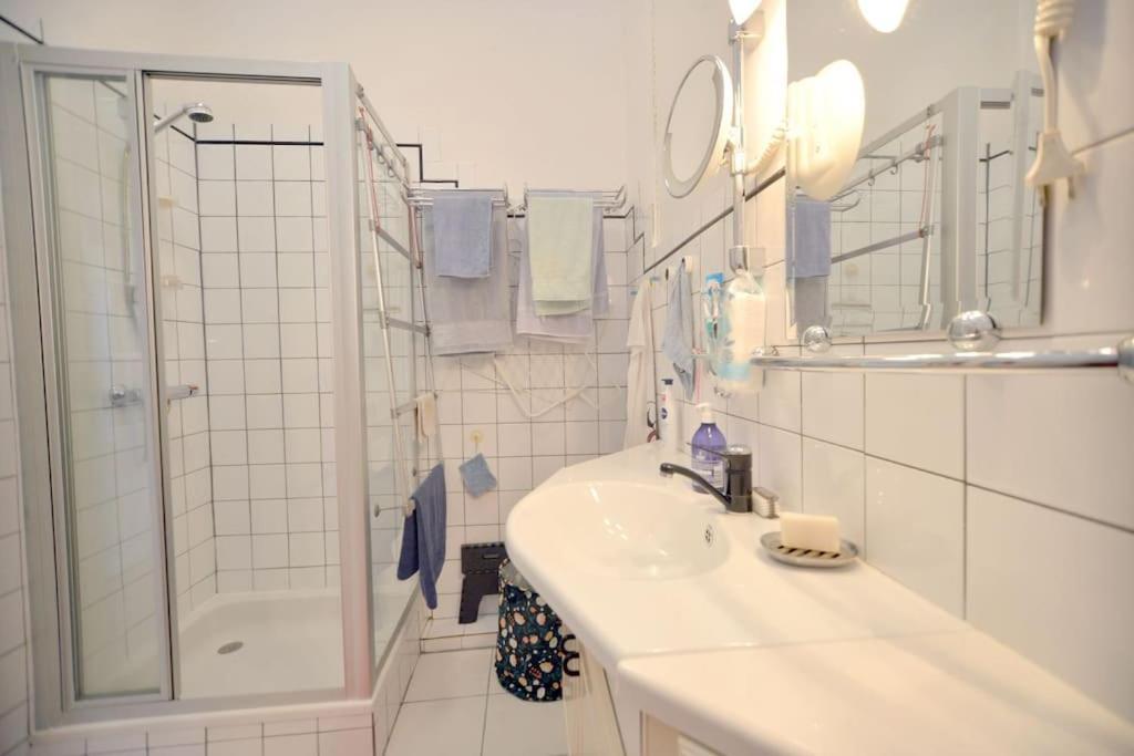 Appartement Tres Bien Situe- Spacieux - Calme - Parking ビアリッツ エクステリア 写真